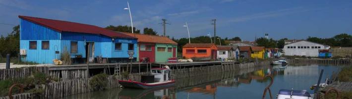 Les maisons colorées du port ostreicole