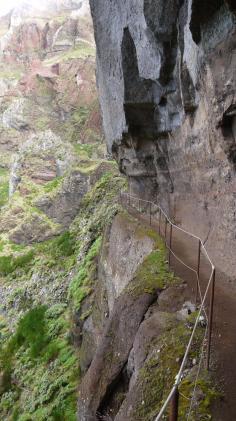 Passage étroit en bord de falaise